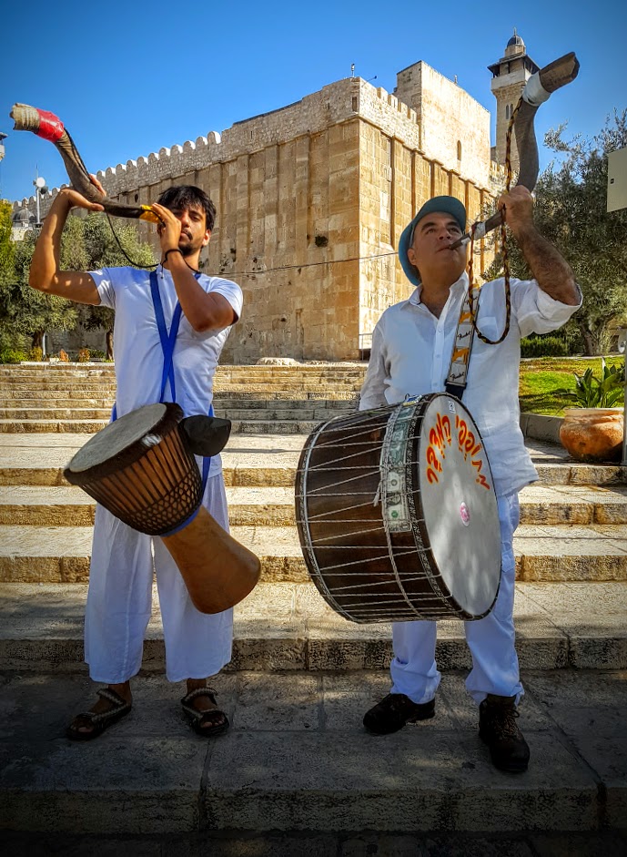 מעגל מתופפים לבר מצווה בחברון מעגל מתופפים לבר מצווה בחברון